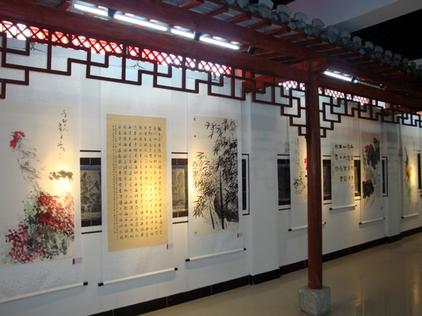 黄山三友书画展在黄山区博物馆隆重开幕(中国山水画艺术网编辑)