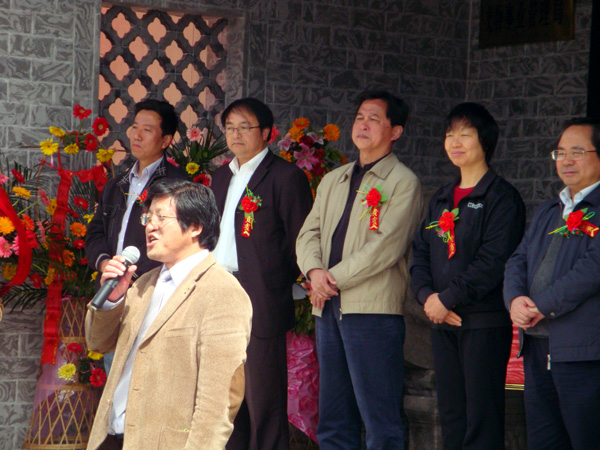黄山三友书画展在黄山区博物馆隆重开幕(中国山水画艺术网编辑)