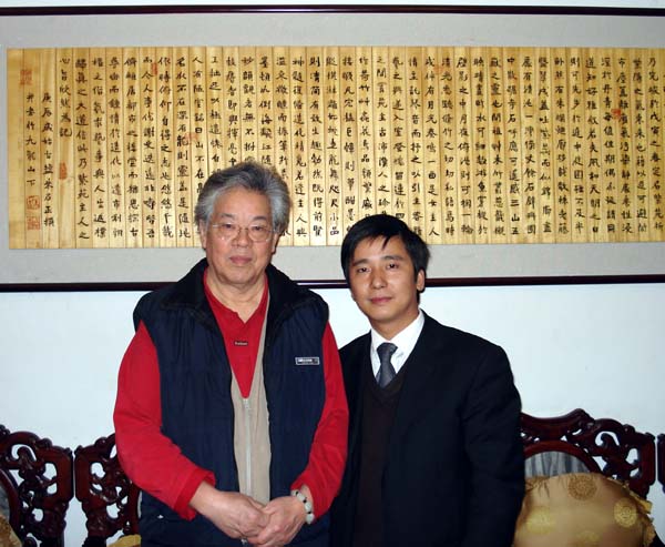 总编刘东方(左)和著名大写意花鸟画家张立辰