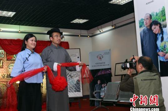 山西美术馆举办中国书画名家贺新婚艺术展