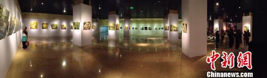 法国艺术家亲临浙江杭州京杭大运河 感受异国风情