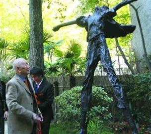 ���������ͽ�ʾ�ͭ�������Ͳ������ˡ�