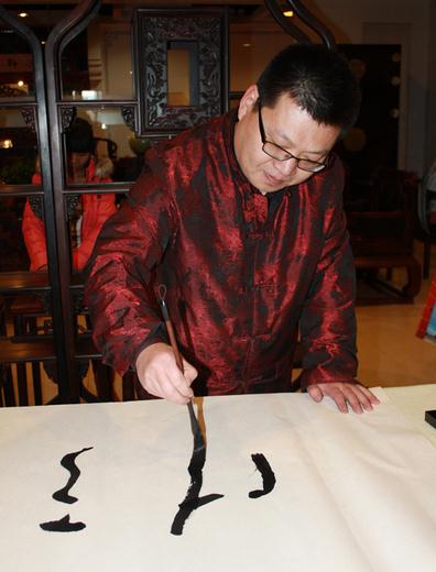 �³ɹ��Ϻ�ľ�����ݿ����ھ��ٰ��黭�ʻ�