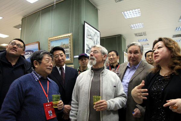 中俄艺术家进行学术交流(中国山水画艺术网编辑)