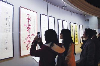 ��������Ժ�״δ�����չ�������黭��Ʒ