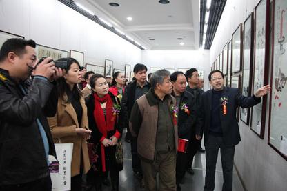 �й������黭��Ʒչ���Ϻ����������ݽ�Ļ