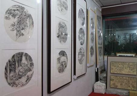 ����ǿ����ΰ���й���С����Ʒ����չ�������֣��