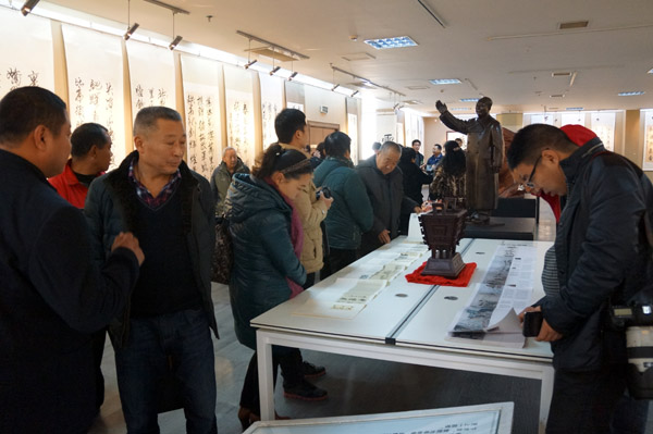 ����ë�󶫵���120���ꡰ��ԭ�̡����ܽ�ʫ���鷨չ��֣�ݿ�Ļ