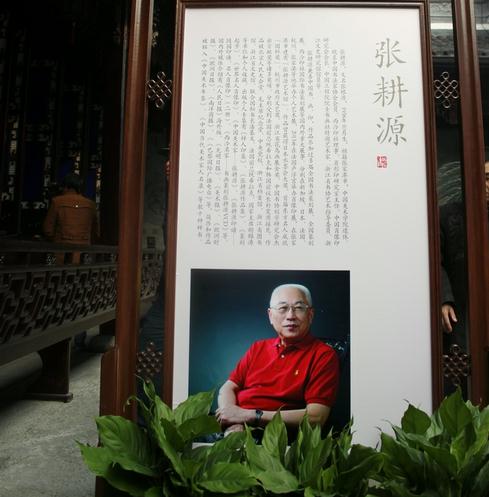 �Ÿ�Դ�黭СƷչ���ں��ݺ�ѩ�ҹʾӿ�Ļ