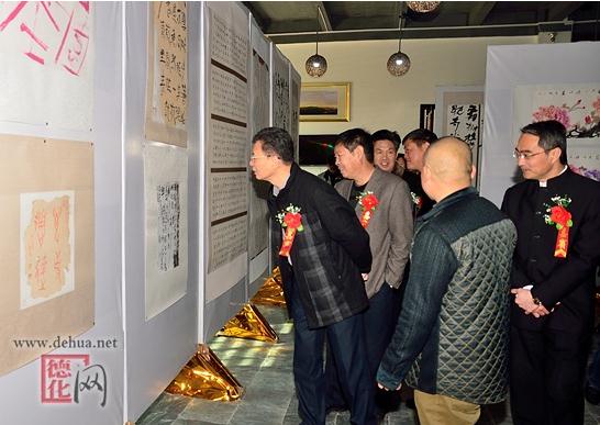 ���൤�黭׭����Ʒչ�����й��״ɲ����