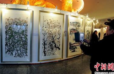 �������黭������Ʒ����չ�ھ���Ļ