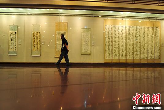 �����ݲ��黭��Ʒչ��������Ļ