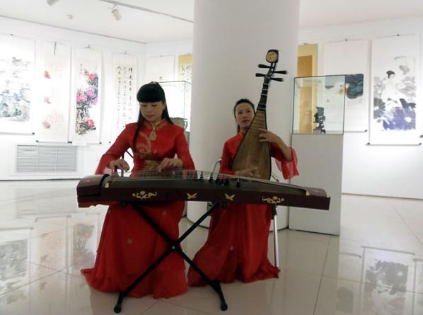 ɽ����ϲ�黭��Ʒ����չ������Ļ