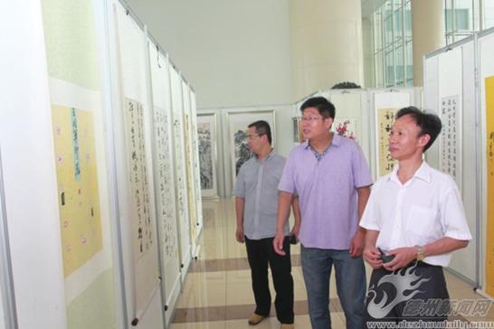 ɽ�����������黭չ��Ļ