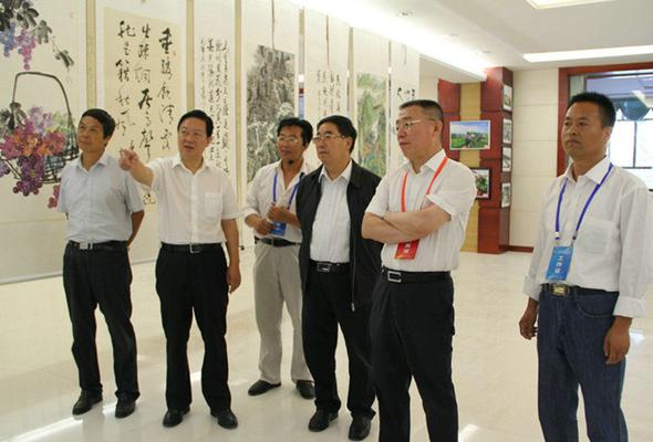 ����ʡ�żҴ��ٰ�60���������黭��Ӱչ