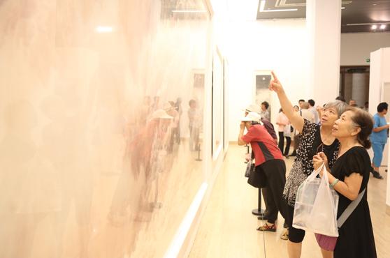 ��ݾ�������Ʒչ�֡������������Ļƺ�