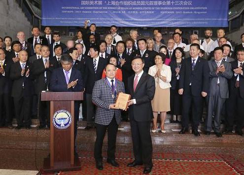 ����ƽ֮�á�����������Ʒչ������˹˹̹��Ļ