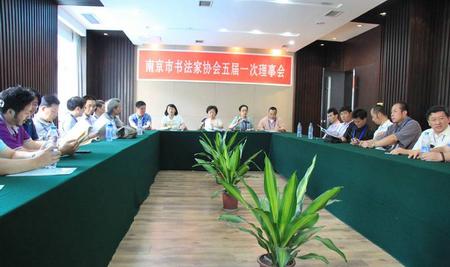 �Ͼ����鷨��Э����һ���쵼���Ӳ���