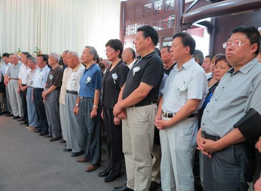 著名书画家黄澍先生遗体告别仪式在黄山市举行
