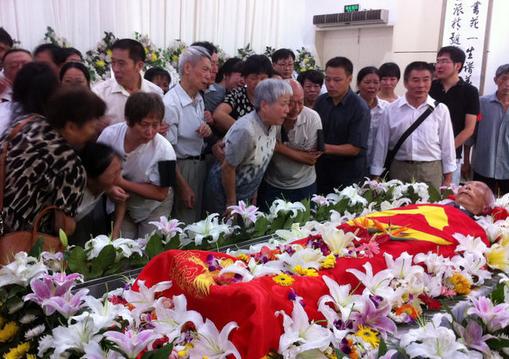 著名书画家黄澍先生遗体告别仪式在黄山市举行