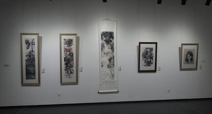 ��������أ������Ž������е��黭չ�Ĵ��ɶ���Ļ