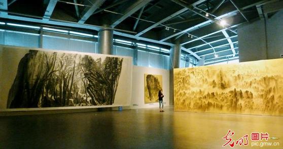 ����ɭɽˮ��չ�Ͼ�����ѧԺ�����ݿ�չ