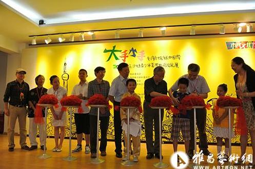 �׽컦��������������Ʒ������չ�Ϻ���Ļ