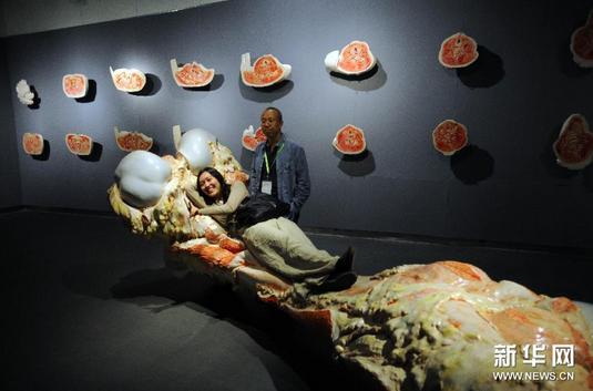 �ڶ����й�����ͬ���ʵ���˫��չɽ����ͬ��Ļ