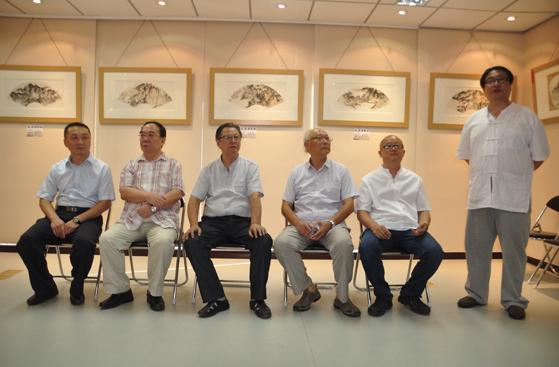 ����ʫ����������Ʒλ �߼��й���չ�ھ���Ļ