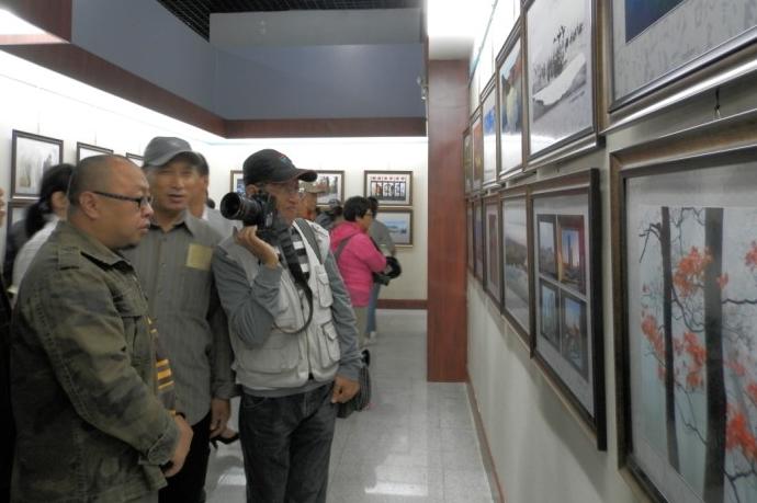 ���ν��ǡ��黭��Ӱչ�ڼ����в����¡�ؿ�Ļ