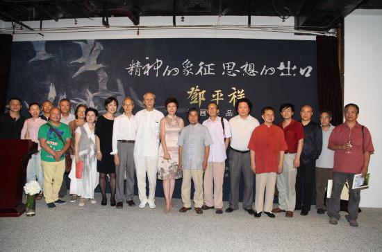 ��ƽ���ͻ���Ʒչ���౱�����βݵ�������