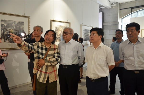 �λ�ζ�󡪡�����ɽˮ����Ʒչ¡����Ļ