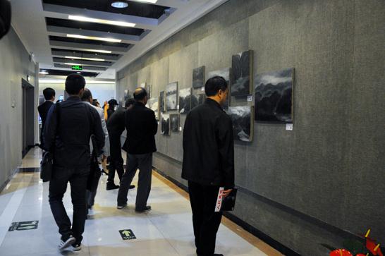 ���ڡ��ס����ڽ����ͻ���Ʒչ��������������¡�ؿ�Ļ