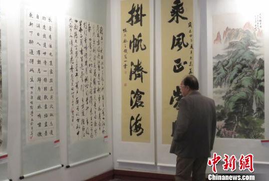 ����̡��׶��黭��չ�ھ���Ļ