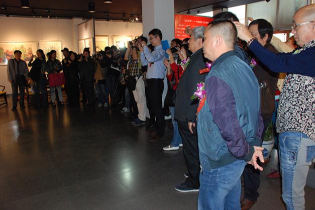 ����ǿ����贡��ⶬ÷��Ҷ�������޾��ܹ���չ�ڱ�����Ļ