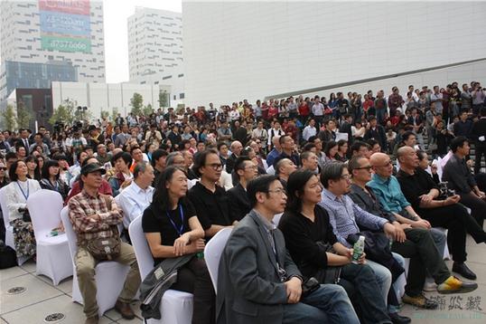 ��ʱ8�����񽭳� �人�������ݵ�������չʢ����Ļ