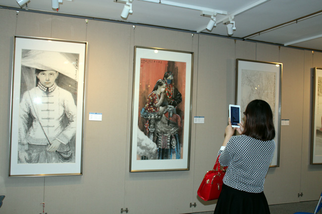 �ζ����й�����Ʒչ�ڰ��պϷ�¡����Ļ