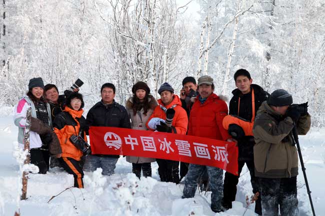 于志学率弟子在大兴安岭写生