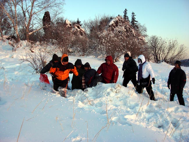 2008年1月于志学率弟子在黑龙江雪乡写生