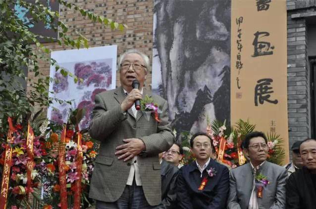 ���������ƻ������黭չ�ڱ�����ׯ�ŷ�����Ļ����ͼ��