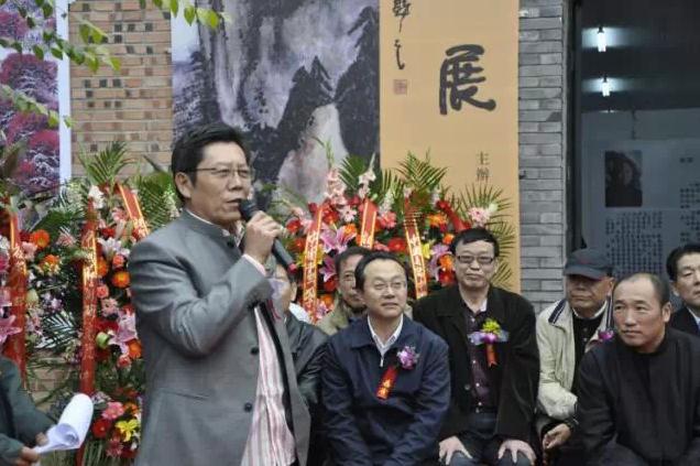 ���������ƻ������黭չ�ڱ�����ׯ�ŷ�����Ļ����ͼ��