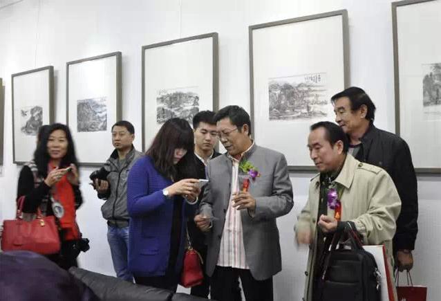 ���������ƻ������黭չ�ڱ�����ׯ�ŷ�����Ļ����ͼ��