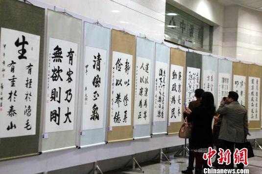 300������������黭��Ʒ���ϳ�ɳչ��