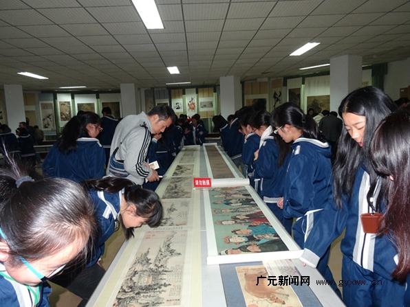 �ٷ������黭��У԰Ѳչ�߽��Ĵ���Ԫ