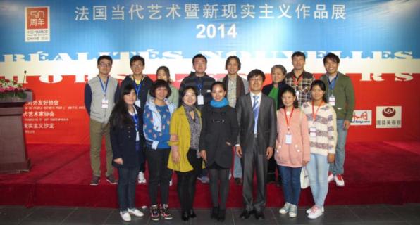 ������������������ʵ������Ʒչ�ھ���Ļ����ͼ��