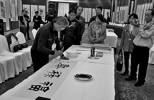 �л��ꡢ����Ե���������黭չ��չ