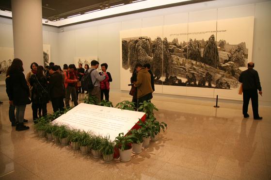 �콭�����߽���ɫ������Ʒչ�ھ���Ļ����ͼ��