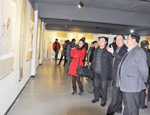 辽宁东港市举办于瀛增、宁衍昭书画展