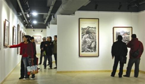 �����ŵ���Э��ϯ�ų�Ա��Ʒչʯʨ��չ