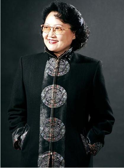 著名天津女画家刘正受聘成为大道画院特聘画家
